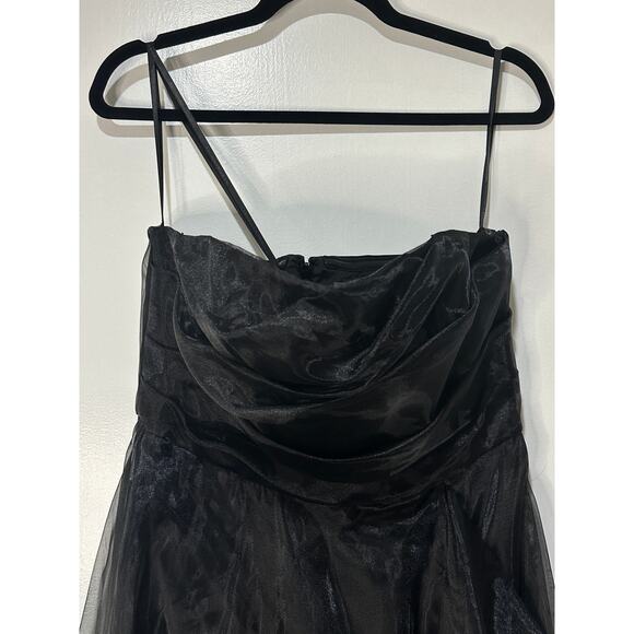 Donna Karan Women's Sleeveless Cascade Black Gown Size 10 NWT Formal Dress - Picture 3 of 16